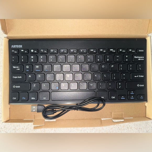 Arteck Bluetooth Keyboard (HB086) – Slim, Rechargeable + Wireless - Picture 3 of 3